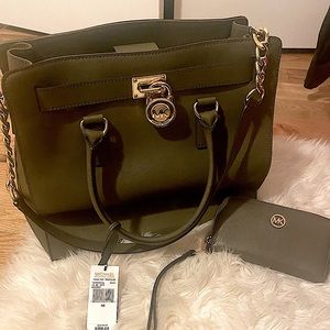 *NWT* Michael Kors Hamilton bag & wristlet